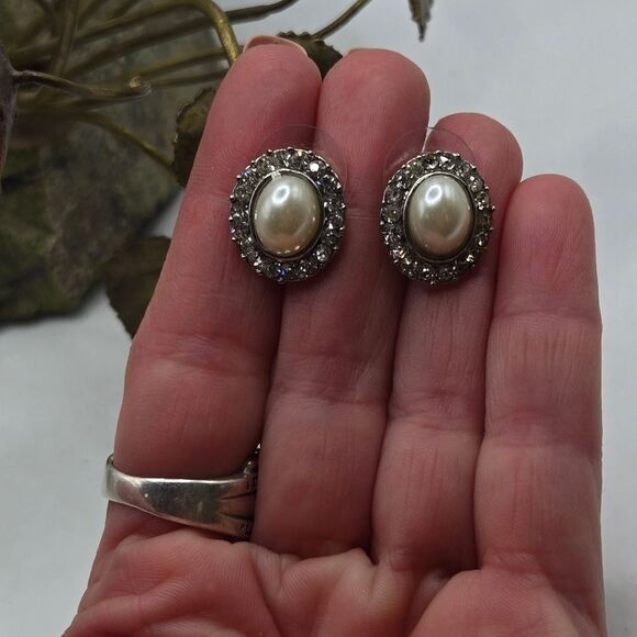 "5/$25" Vintage Estate Inspired Faux Pearl Rhinestone Silvertone Stud Earrings - Picture 4 of 6